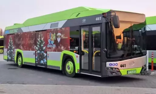 Zdjęcie do Świąteczny autobus